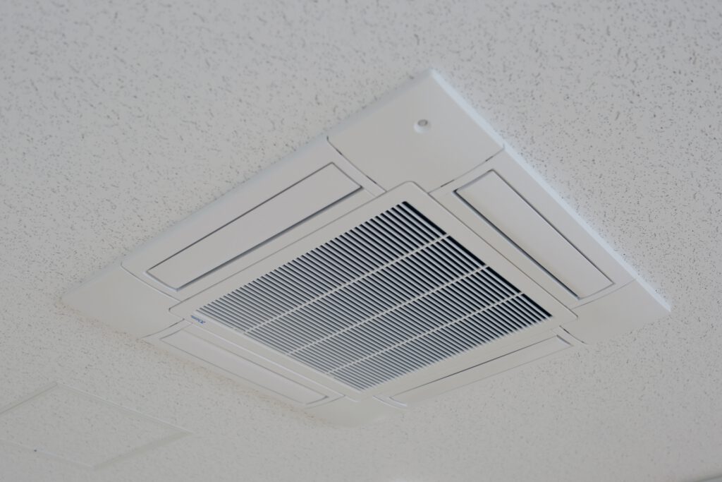 天井埋め込みタイプ（4方向・業務用エアコン）