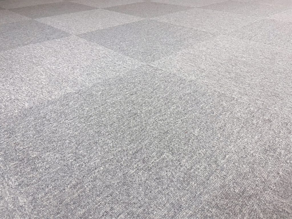 グレーのカーペット
